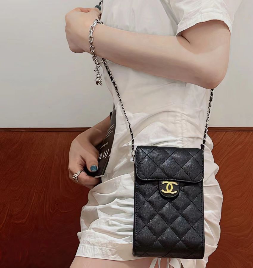 chanel 携帯ポーチ 経典黒