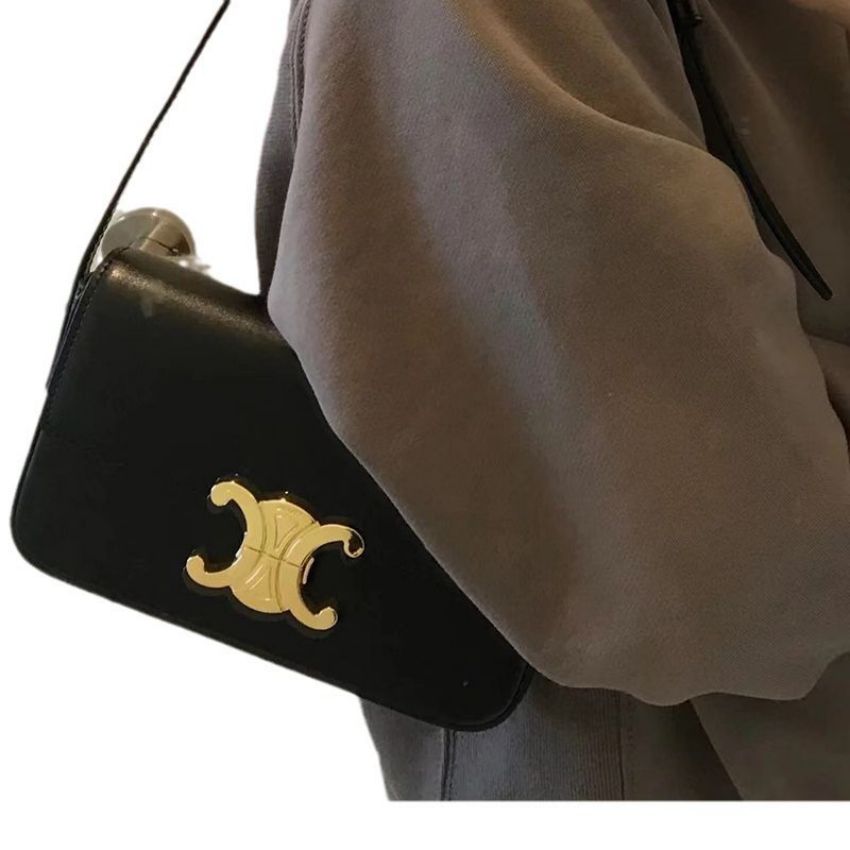 CELINE バッグ 女性