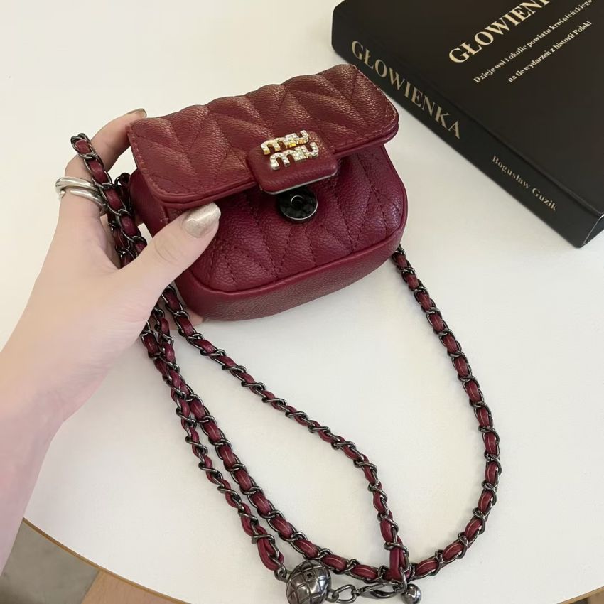 miumiu バッグ 斜め掛