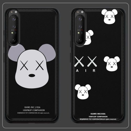 KAWS エクスペリア10iii xzpケース